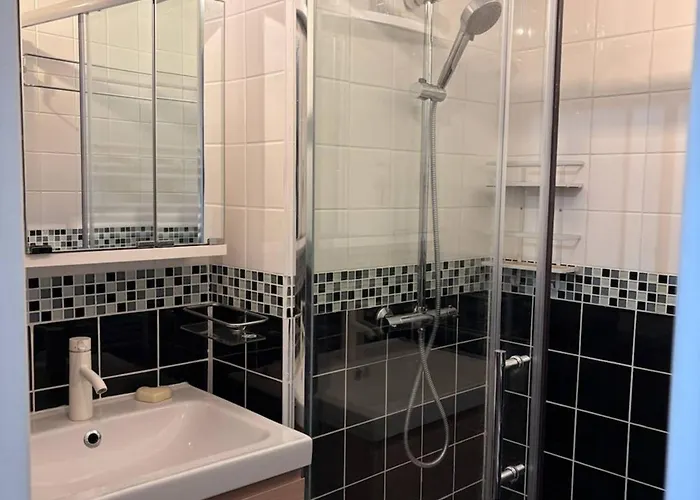 A Avec Acces Direct A La Et Parking Privatif - Fr-1-465-132